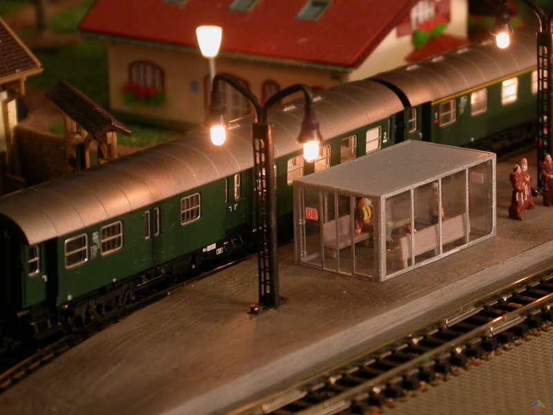 068 An Gleis 2 bitte einsteigen.JPG - An Gleis 2 bitte alles einsteigen und die Türen schließen